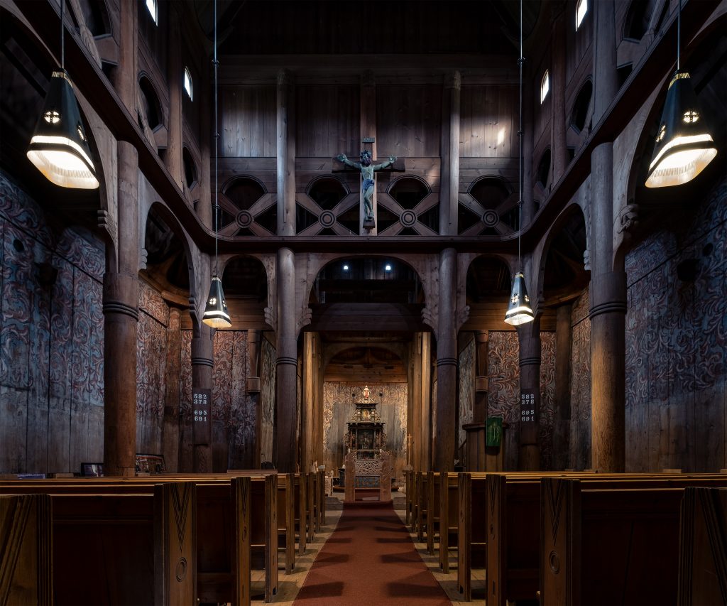 Stabkirche-Heddal-Innenansicht-Norwegen